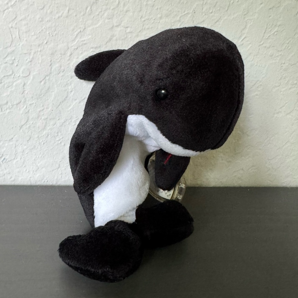 Ty Waves the Orca Whale Beanie Baby